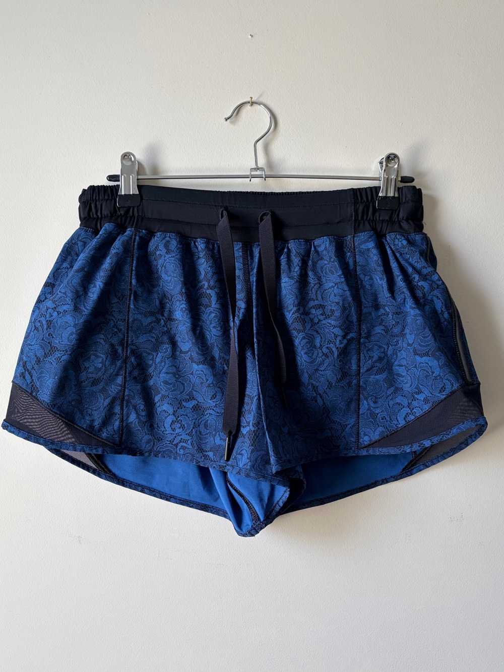 lululemon athletica Black Athletic Pants with Blue Lining - 6 Tall - Picture 2 of 5